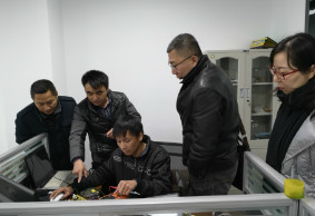 雅迪新能源設(shè)備與杭州電子科技大學(xué)簽訂校企合作研發(fā)協(xié)議