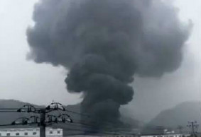 震驚：某知名電池工廠爆炸起火，現(xiàn)場濃煙騰起了蘑菇云！