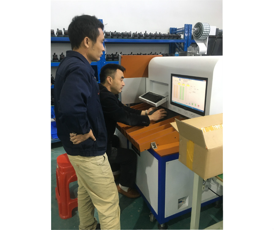 現(xiàn)場為技術(shù)員講解