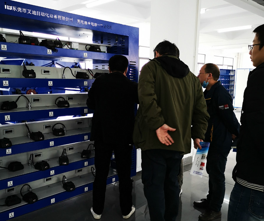 充電器+電池一體老化柜