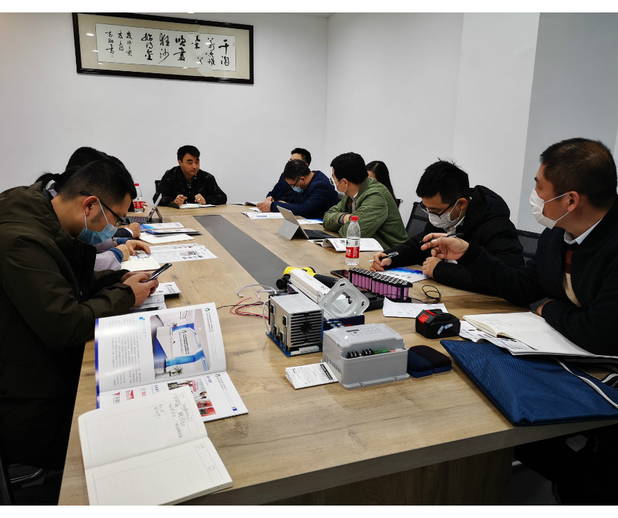 雅迪設(shè)備吳總主持會議
