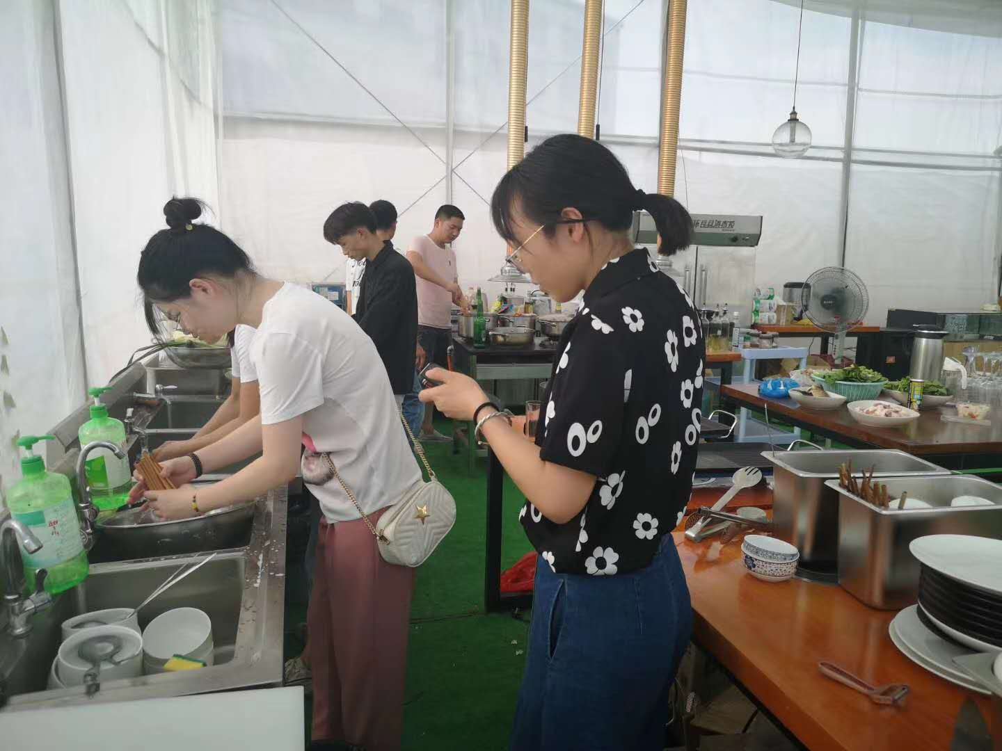 雅迪設(shè)備自助餐團(tuán)建篇2